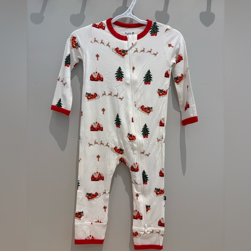 Kyte BABY Zippered Romper in Santa Sleigh